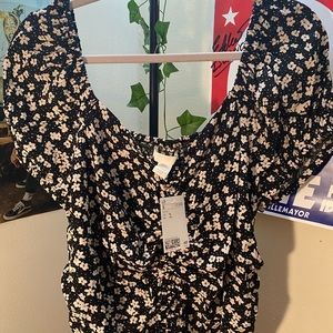 NWT H&M floral ruched crop top🌸🆕